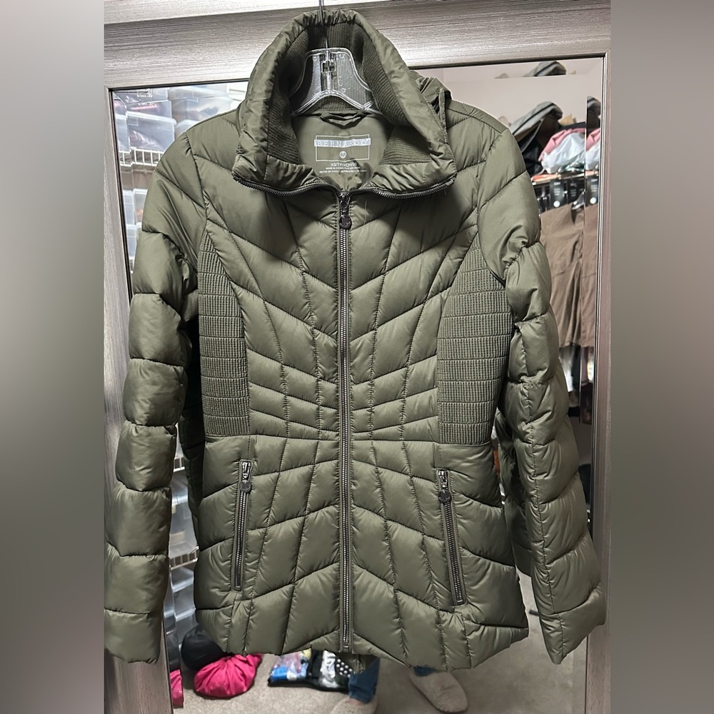 Beautiful fitted hooded puffer jacket. Worn one time.
